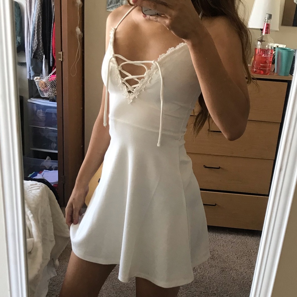 White lace up dress